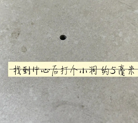 齐齐哈尔瓷砖空鼓维修公司专业解答在瓷砖铺贴过程中，如果砂料搅拌不均匀，将会带来以下问题